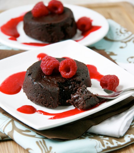gooey hazelnut cake bite