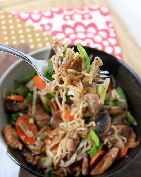 chicken lo mein bite