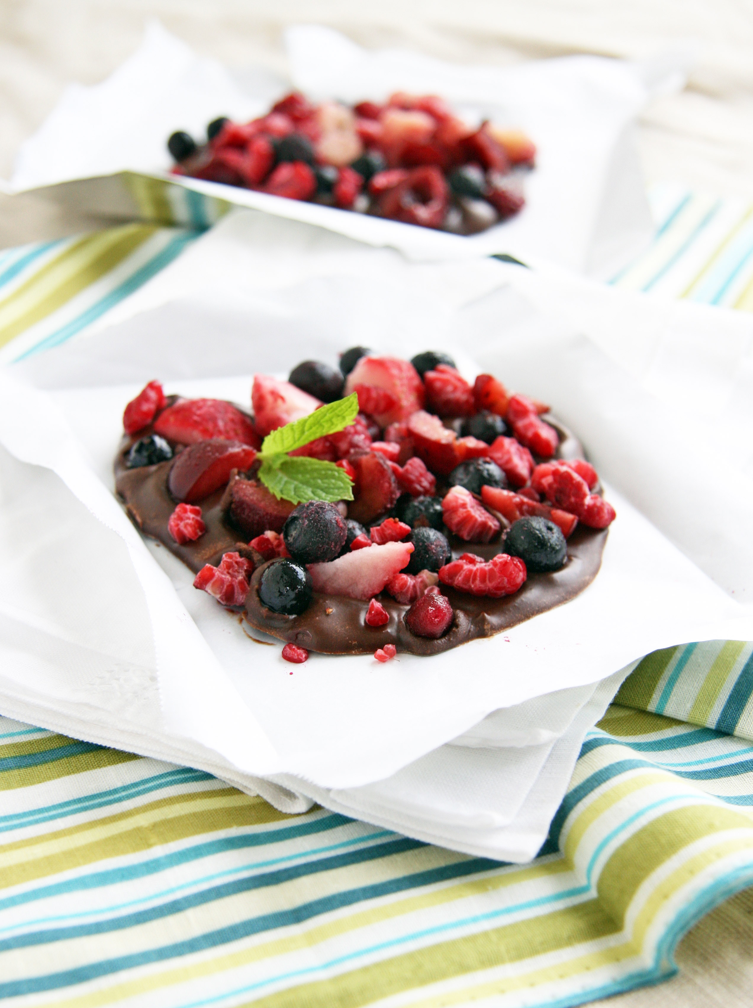 mint berry carob bark1
