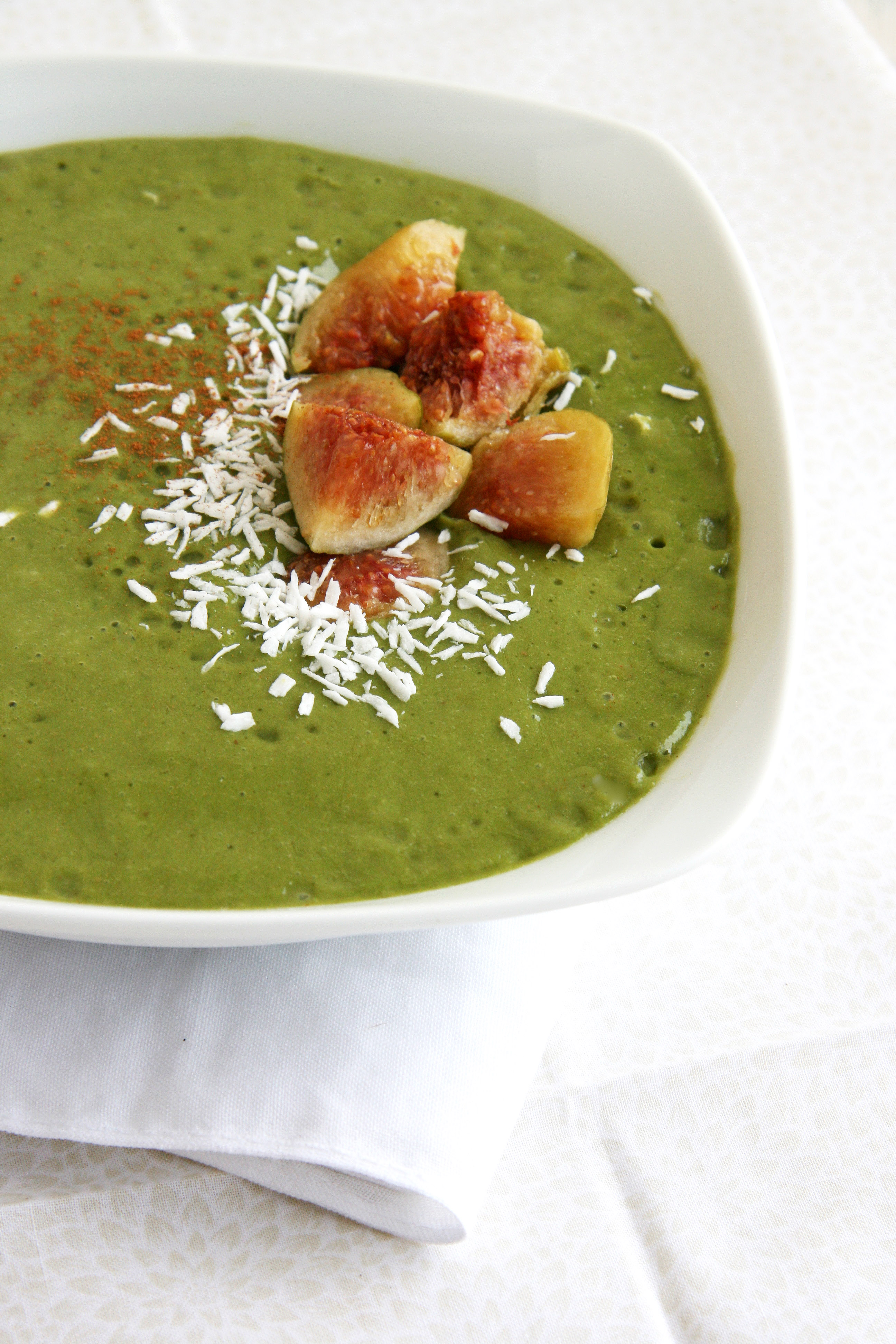 tropical green smoothie bowl2